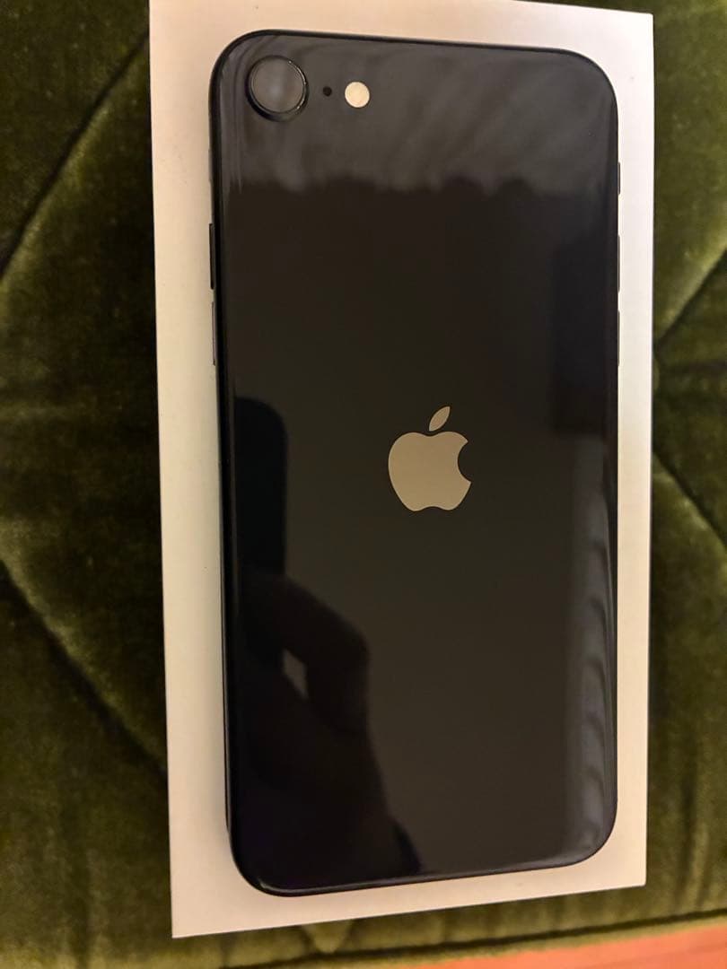 iPhone SE (第2世代) ブラック 本体