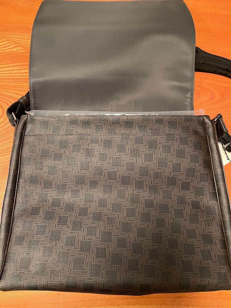 かえる　ダンヒル ディーエイト ショルダーバッグ 斜め掛けバッグ