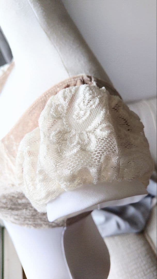 S～Mサイズ∕アイボリーのクラッシュベロアが光る起毛レース袖の娘役レオタード白