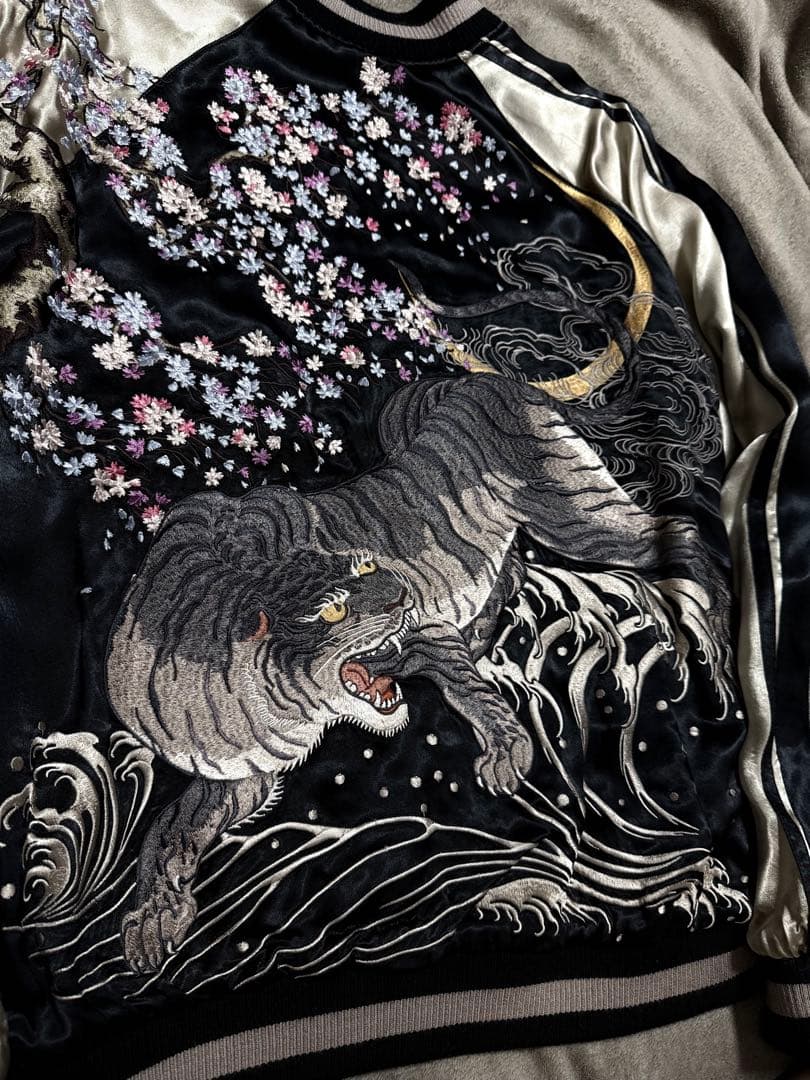 未使用近 SATORI２面用 虎 桜 日本限定 スカジャン レーヨン 美品