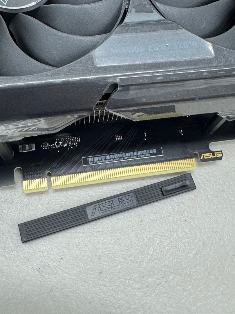 美品 ASUS TUF Gaming GeForce RTX 4060 Ti