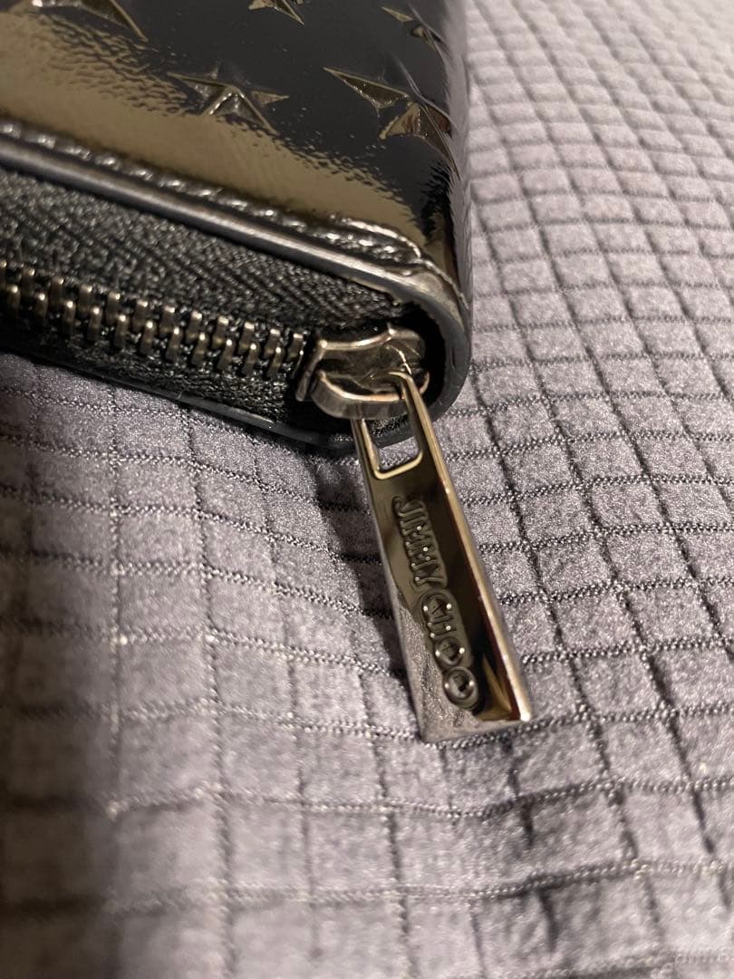 としJIMMY CHOO ブラック 星型スタッズ 長財布