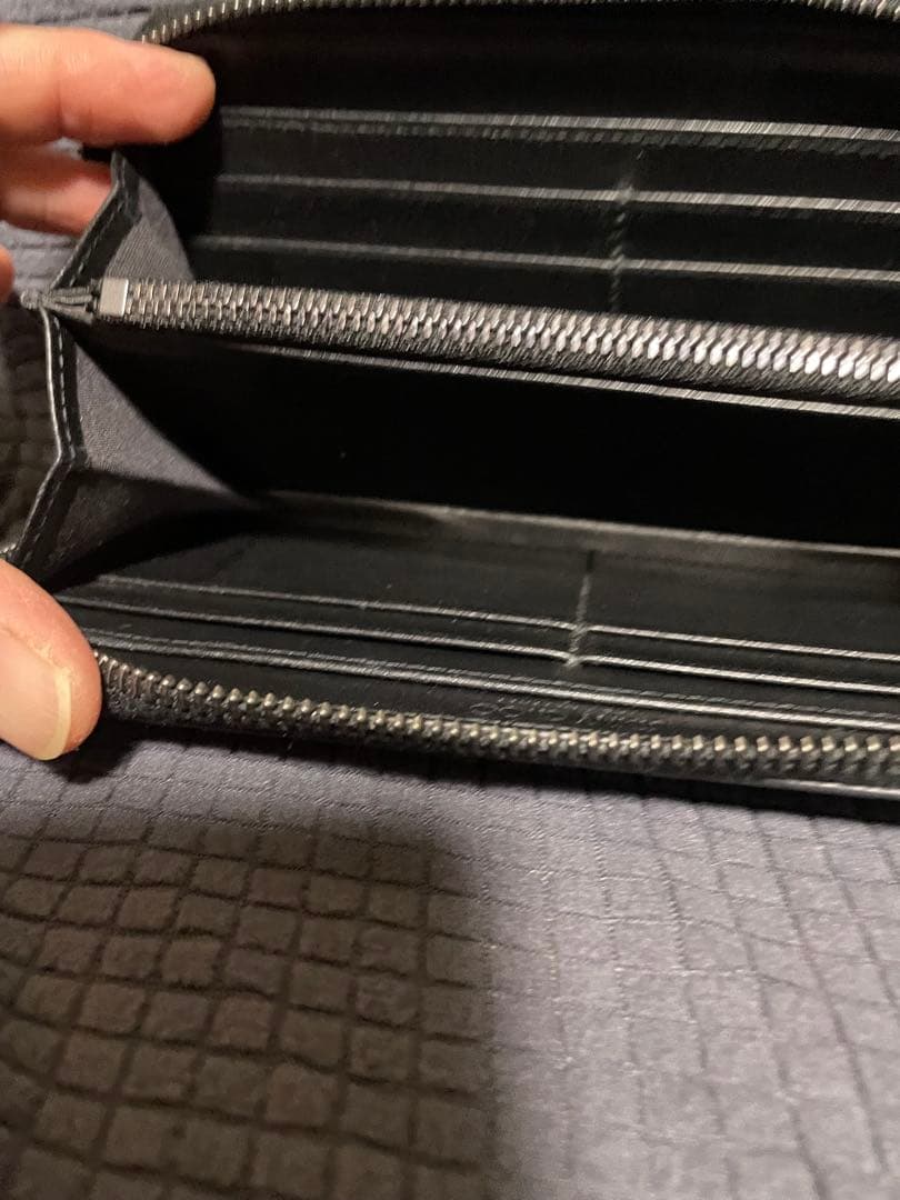 としJIMMY CHOO ブラック 星型スタッズ 長財布