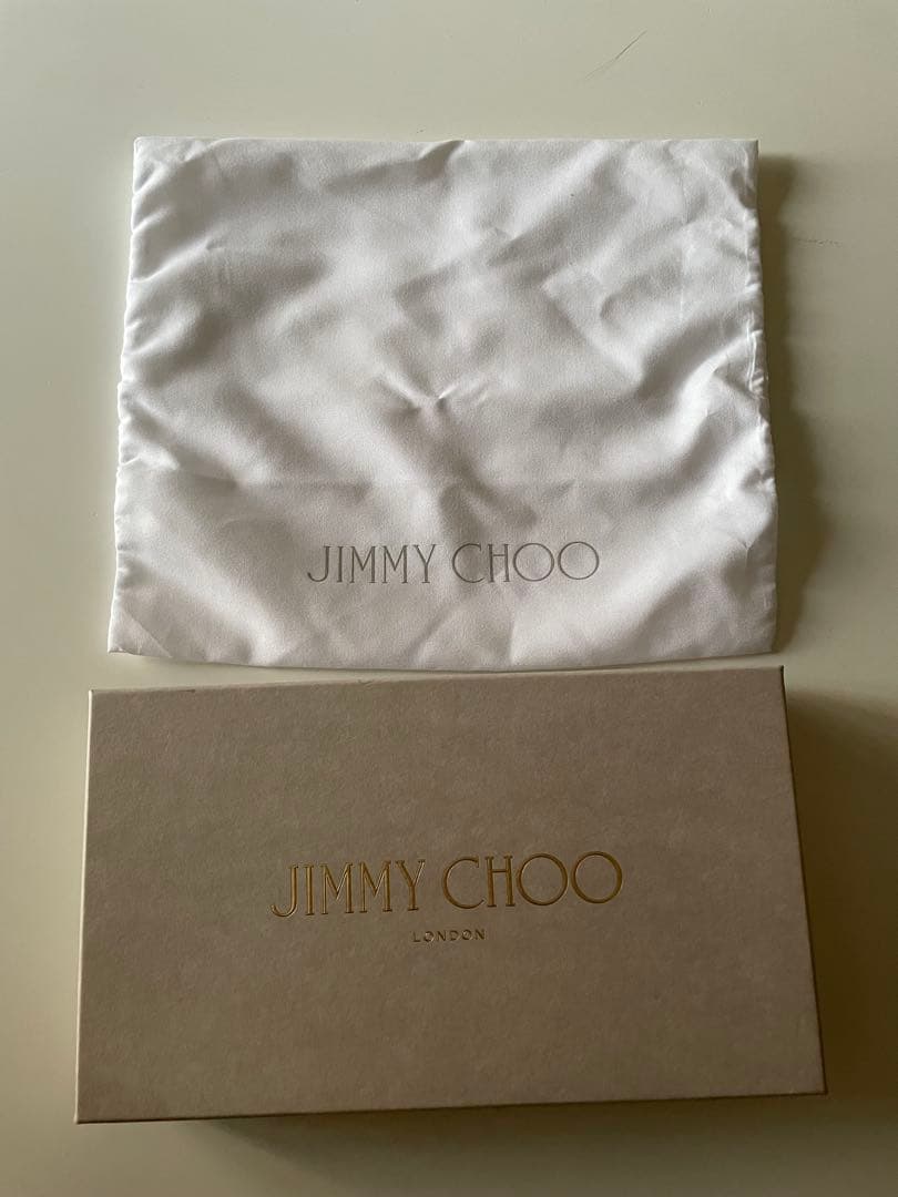 としJIMMY CHOO ブラック 星型スタッズ 長財布