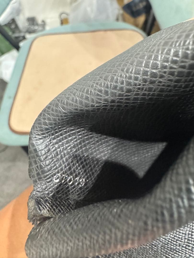 イヴィトン　ポルトモネキュヴェット　タイガ　アルドワーズ　小銭入れ