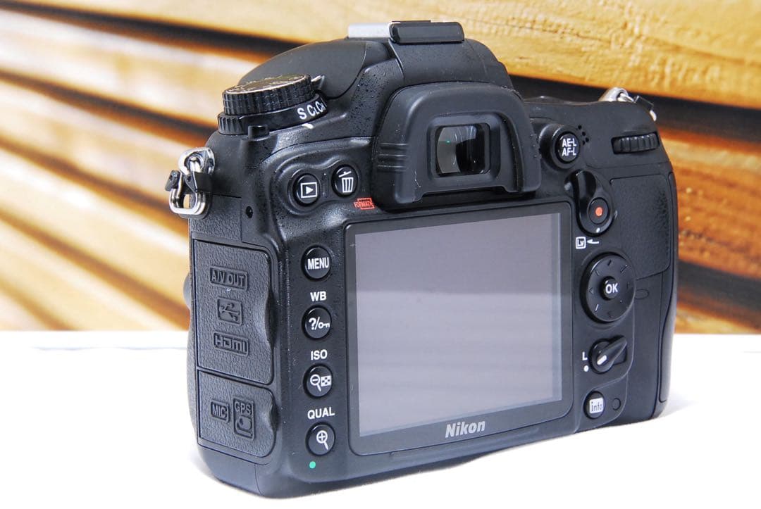 ニコン Nikon D7000 一眼レフ 18-200mm元箱付き　初心者