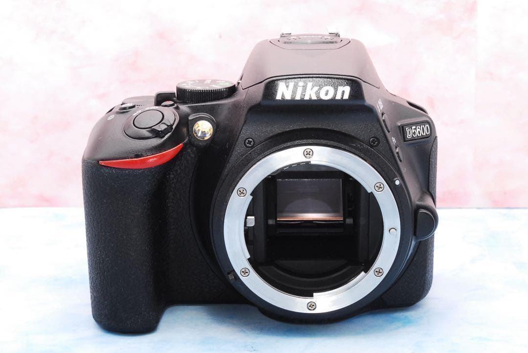 ニコン D5600☆一眼レフカメラ☆高性能☆Wi-Fi＆Bluetooth