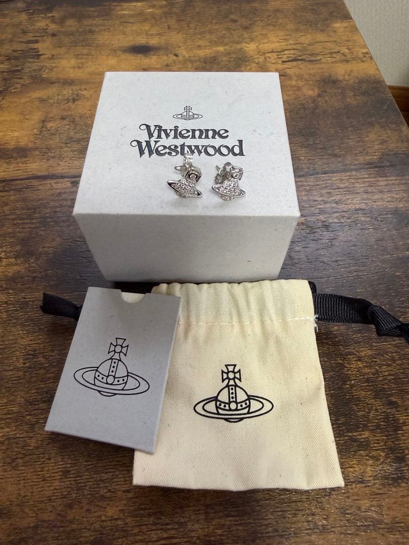 Vivienne Westwoodピアス