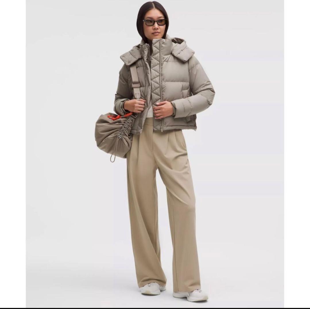 【新品未使用】lululemon ダウン/グレージュ/Sサイズ(4サイズ)
