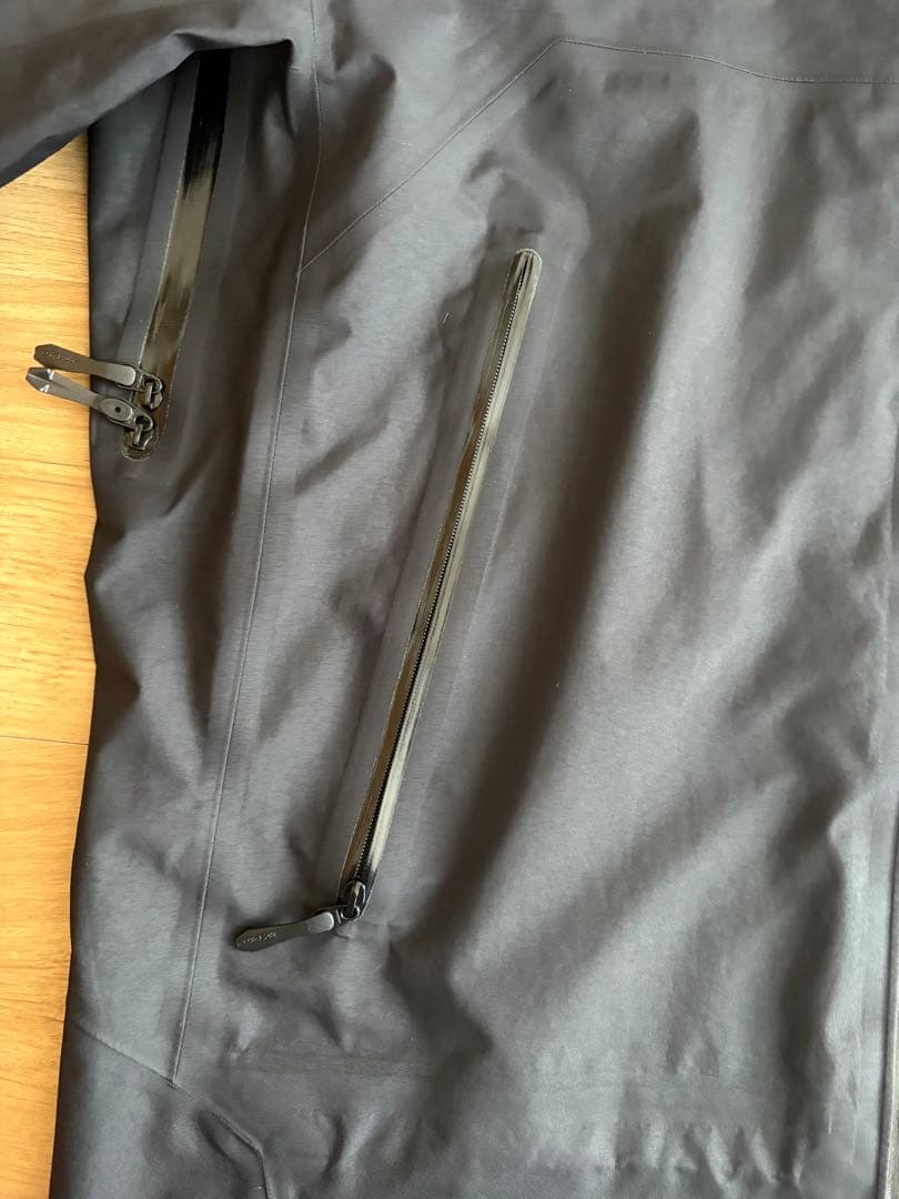 【Mサイズ】ARC'TERYX ベータ SL ジャケット 最新モデル