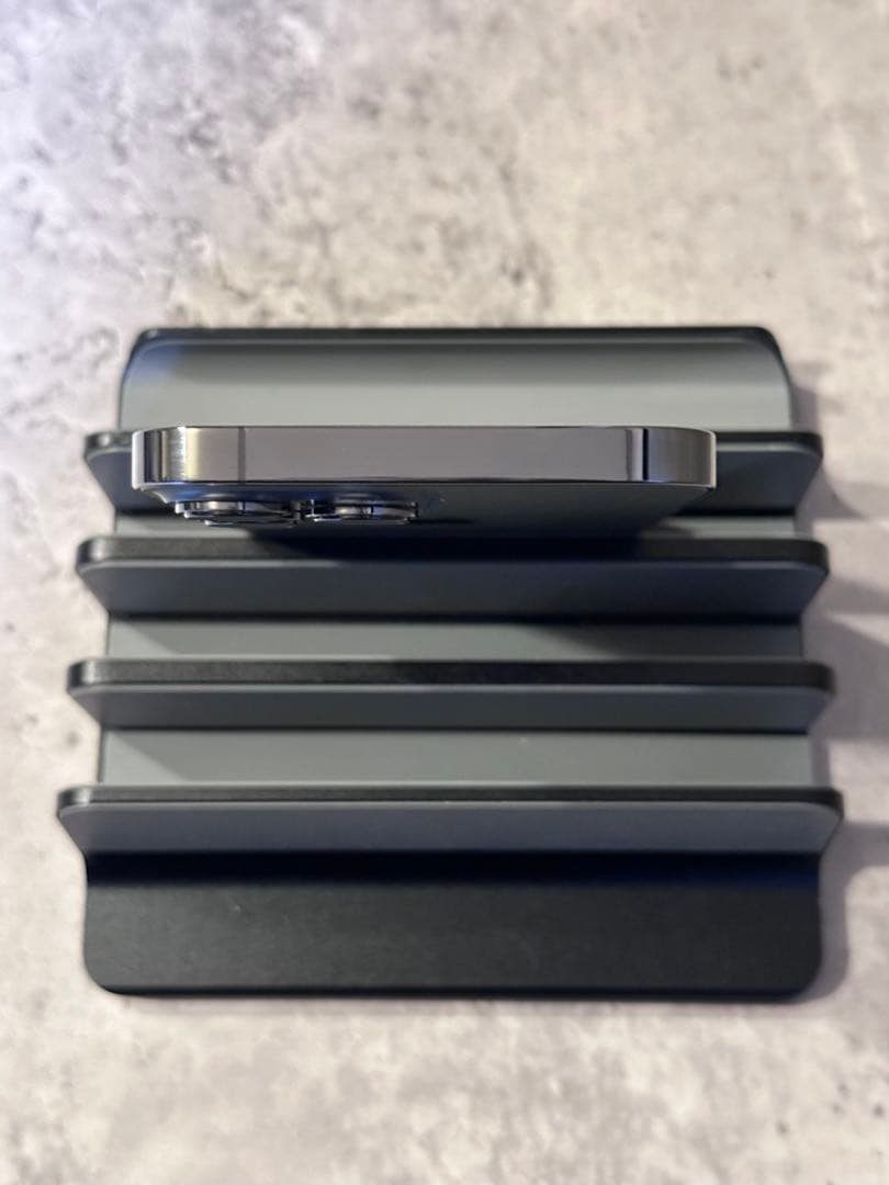 iPhone 13 Pro Max バッテリー100% 本体