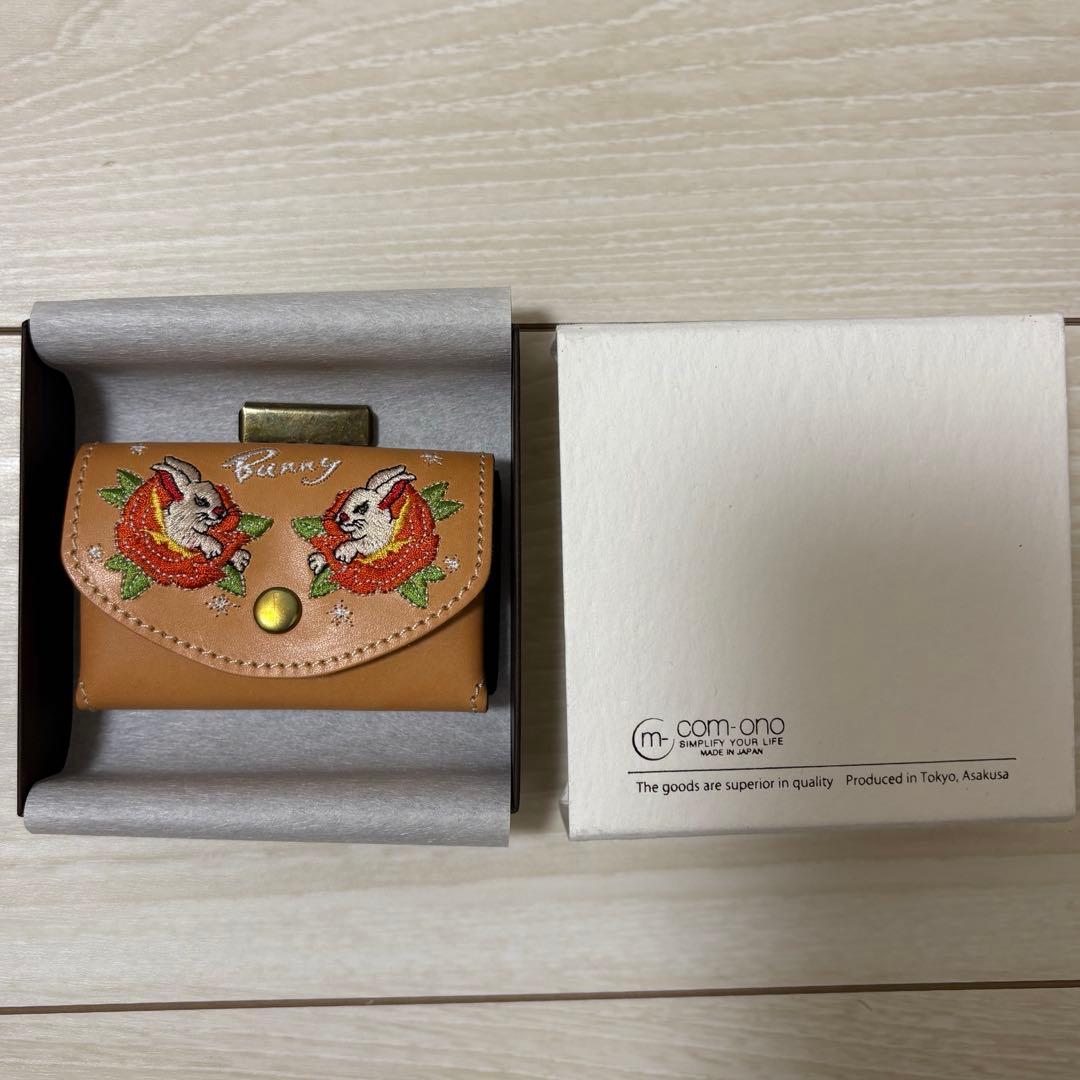 Com-ono BEAMS ケース　刺繍 うさぎ