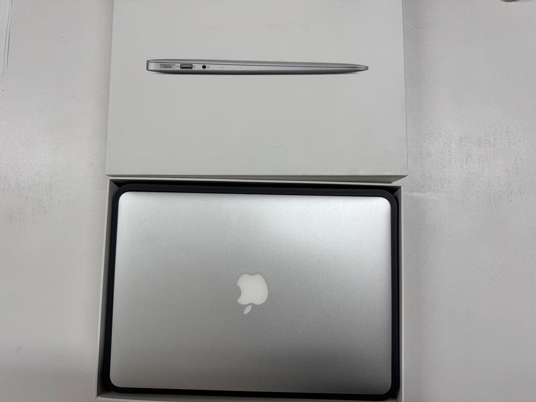 MacBook Air 13インチ　本体 充電器付き