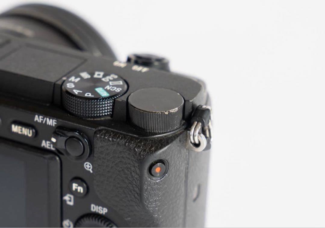 最終値下げSony α6400 ミラーレスカメラ バッテリー2個充電器付