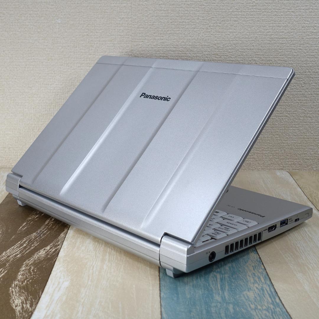 累積使用時間僅少で極美品の軽量モバイル✨１１世代コアｉ５に超高速新品ＳＳＤ１ＴＢ