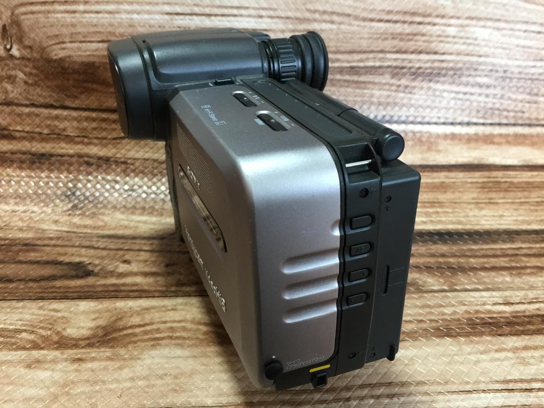 再生ダビングOK　SONY　CCD-RV100　付属品有　Hi8　液晶大画面