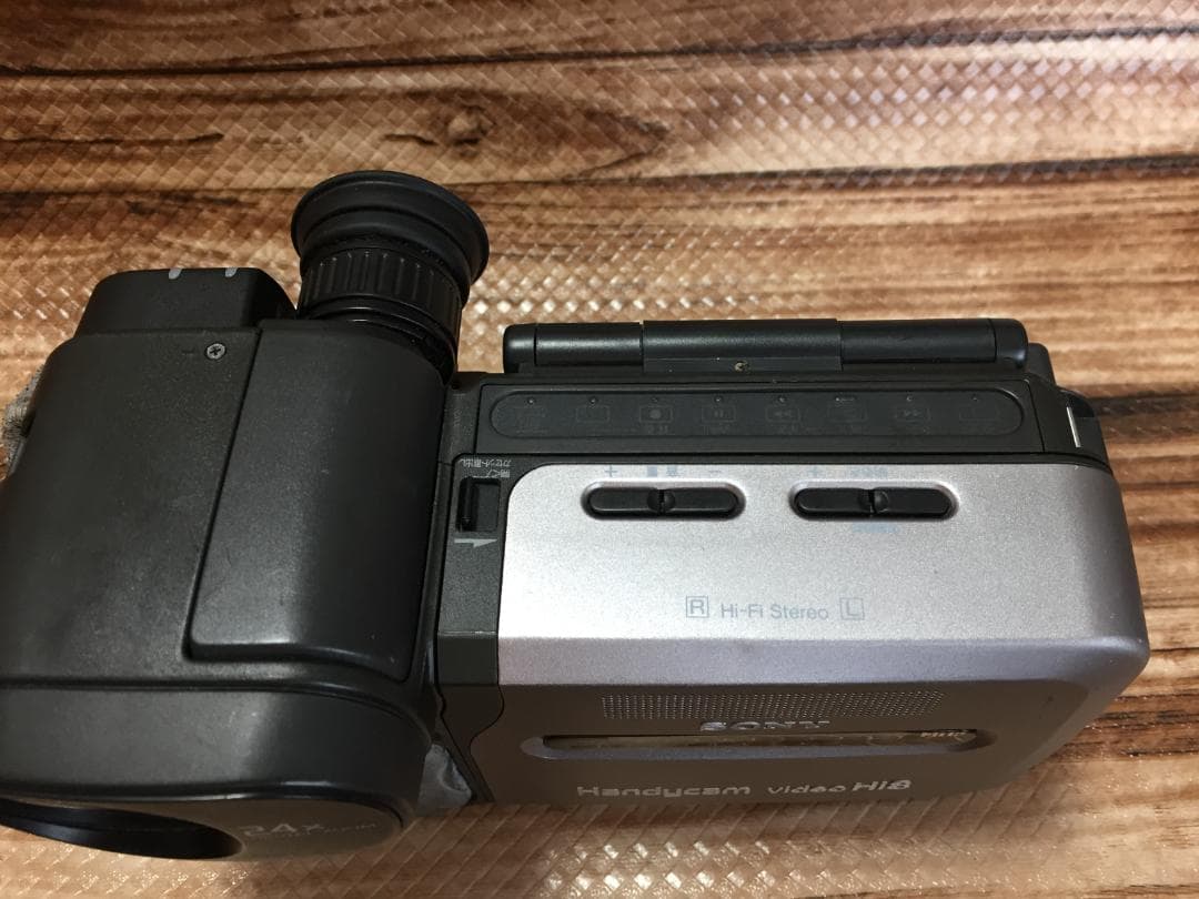 再生ダビングOK　SONY　CCD-RV100　付属品有　Hi8　液晶大画面