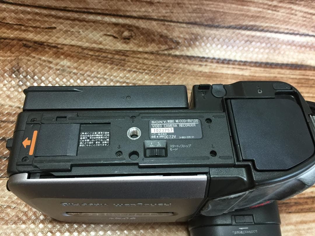 再生ダビングOK　SONY　CCD-RV100　付属品有　Hi8　液晶大画面