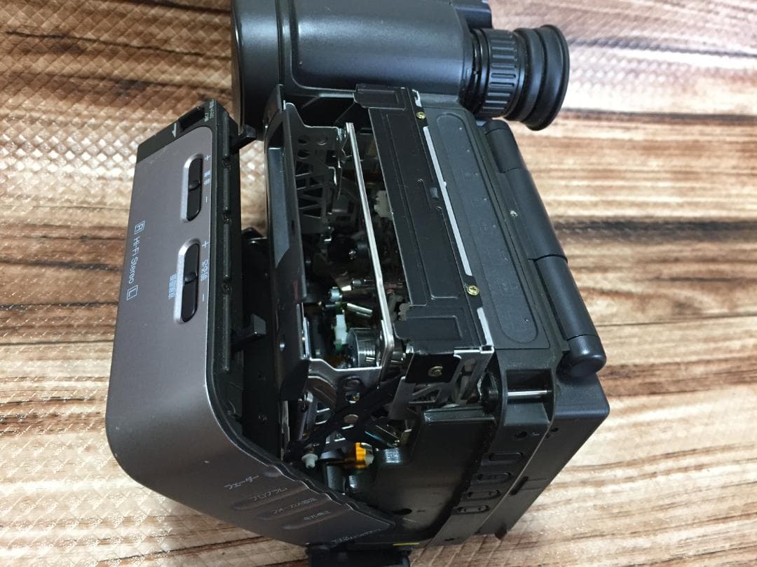 再生ダビングOK　SONY　CCD-RV100　付属品有　Hi8　液晶大画面