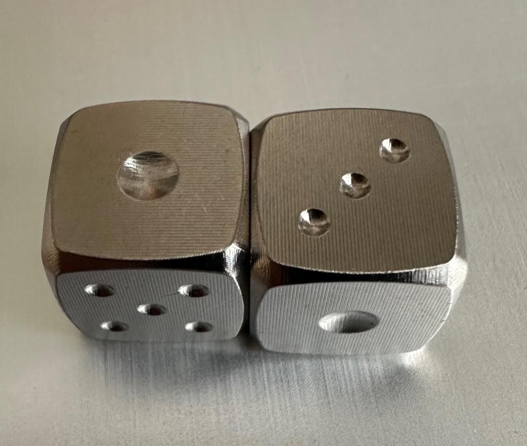 チタン　サイコロ　入曽精密