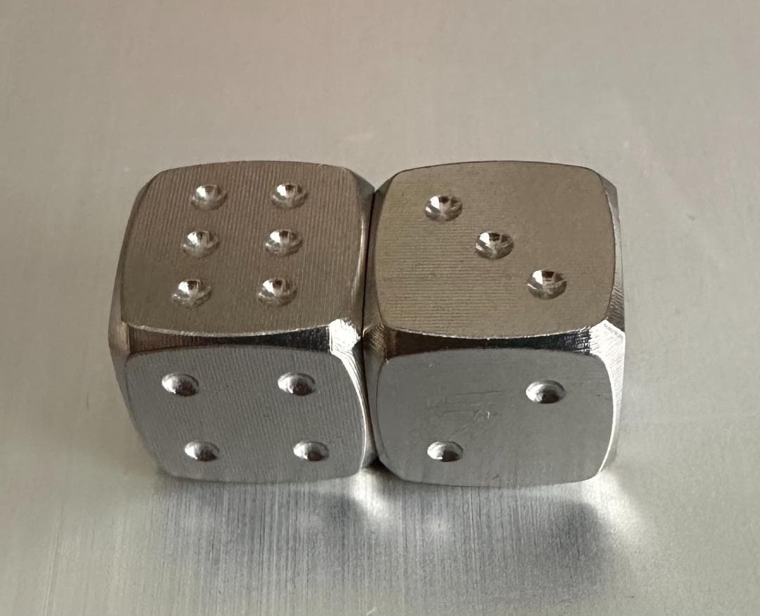 チタン　サイコロ　入曽精密