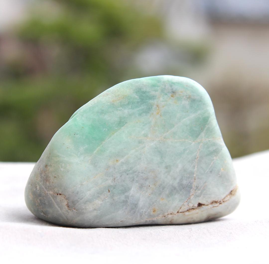 松田出品［極上海中翡翠］糸魚川翡翠 海石 原石 137.1g