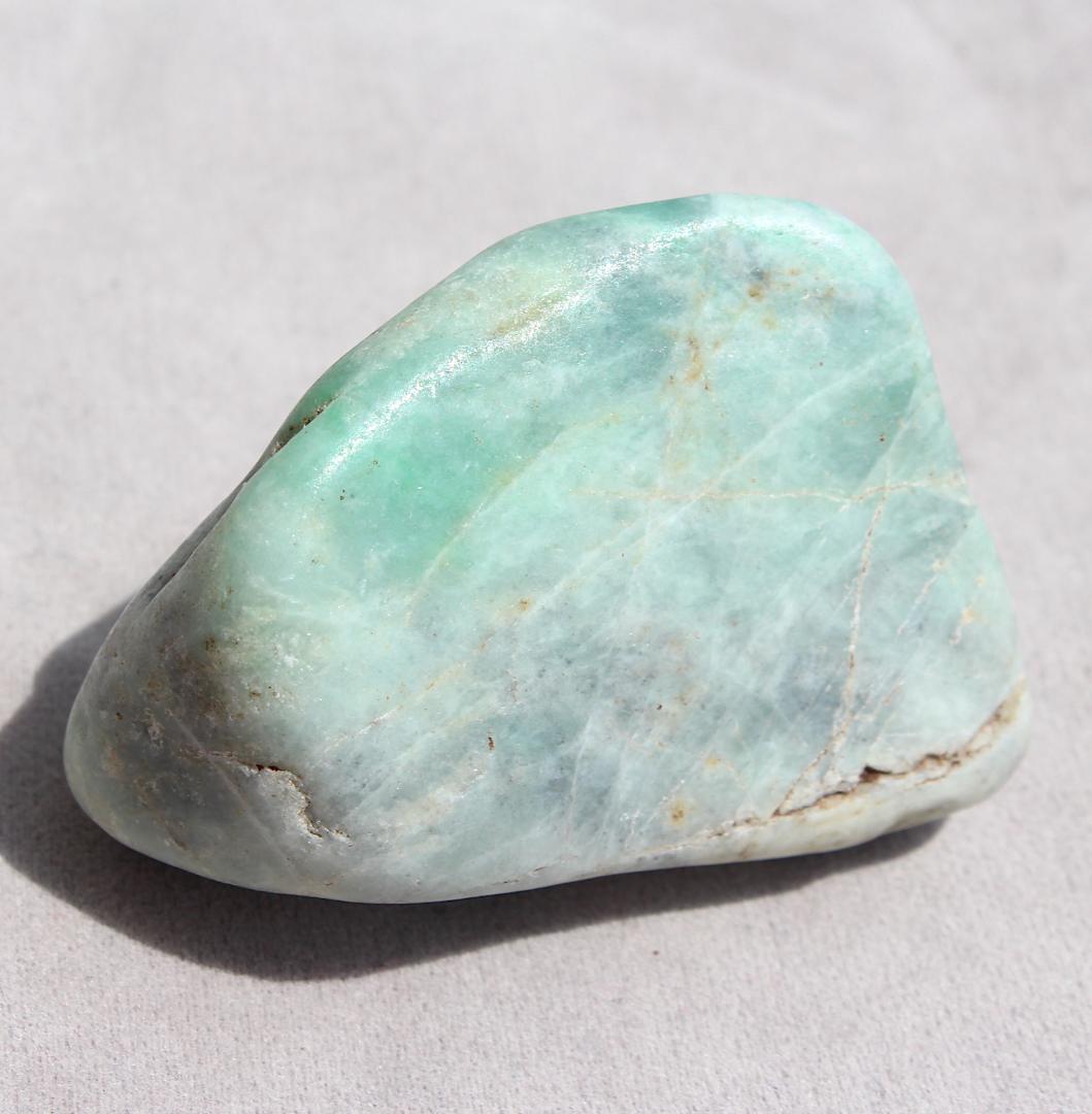 松田出品［極上海中翡翠］糸魚川翡翠 海石 原石 137.1g