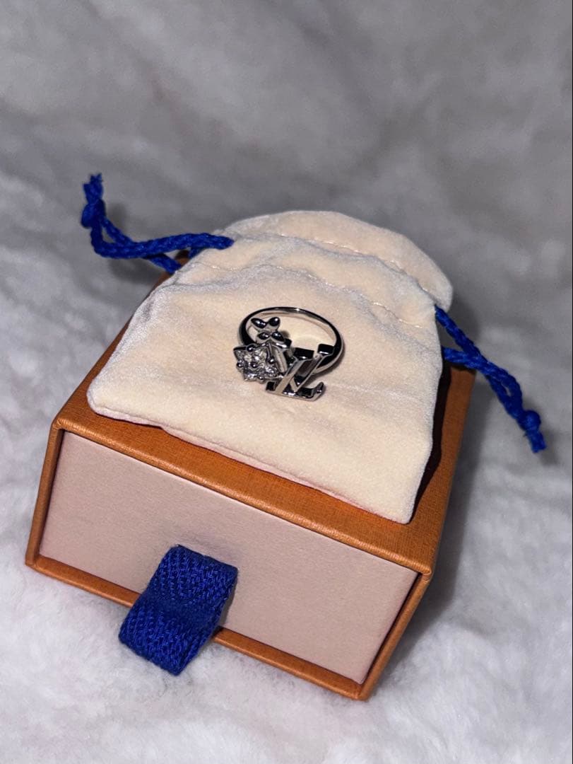 Louis Vuitton ロゴリング シルバー レディース