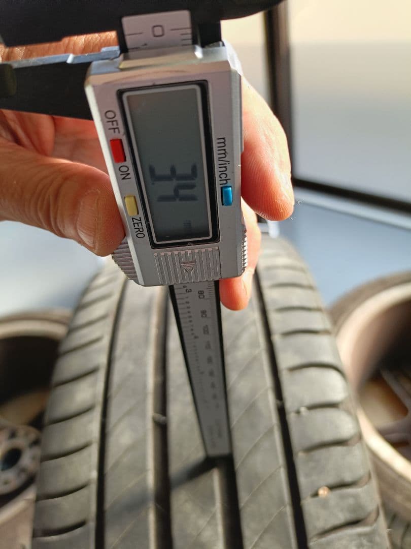 ①1本 ベンツ AMG 225/40/18/52 シューティングブレイク