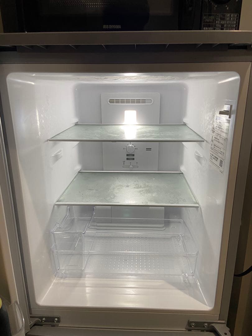シルバー冷蔵庫 ガラス棚付き