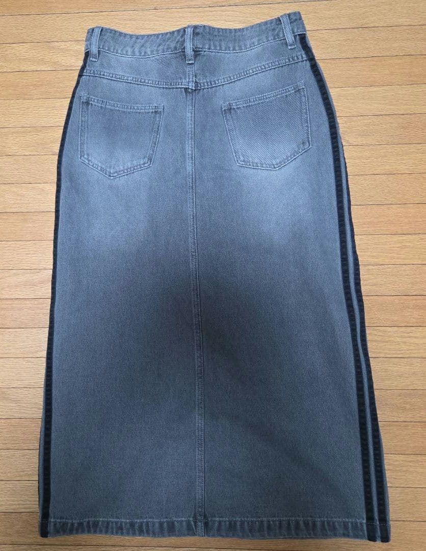adidas グレー デニムスカート