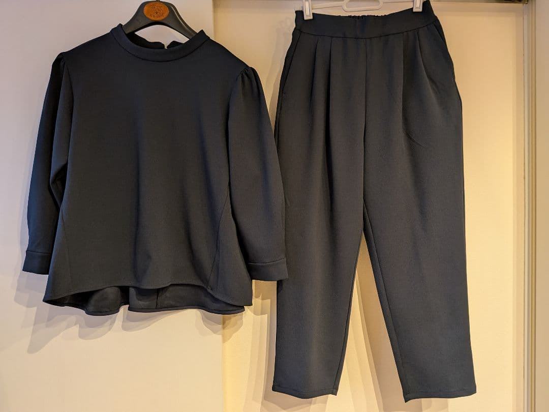 北欧暮らしの道具店　「気軽に、きれい見え」ストレッチ素材の3wayセットアップ