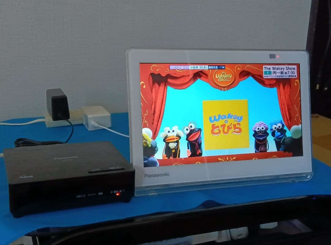 パナソニック 10V型 UN-10E9-W　ワイヤレス液晶TV 3.5時間使用可