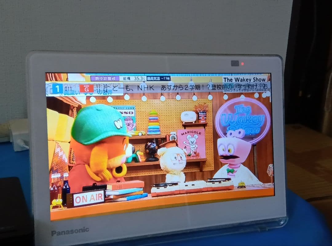 パナソニック 10V型 UN-10E9-W　ワイヤレス液晶TV 3.5時間使用可