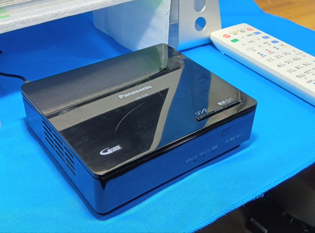 パナソニック 10V型 UN-10E9-W　ワイヤレス液晶TV 3.5時間使用可