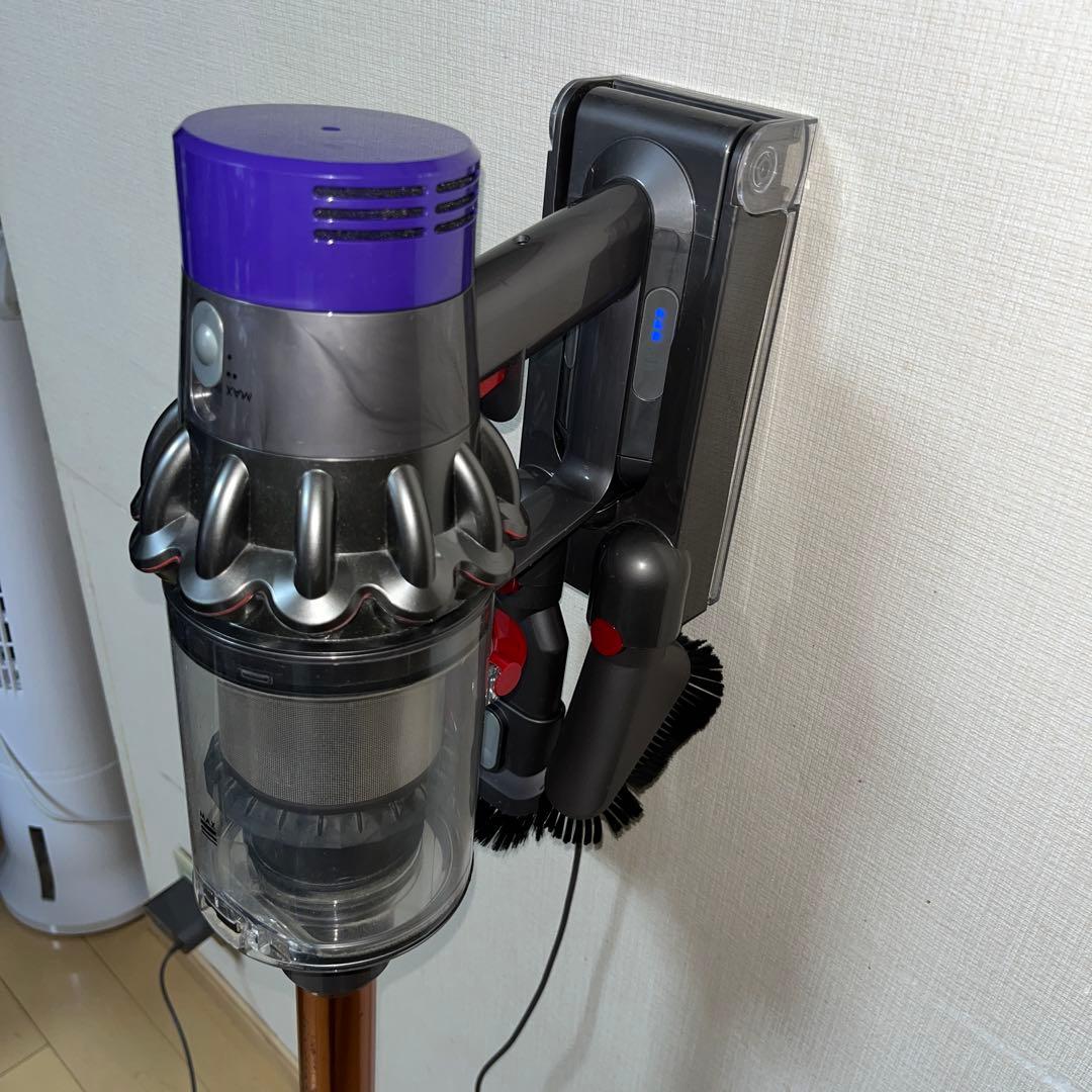 送料込 美品Dyson V10 コードレスクリーナー 充電器　ホルダー　ノズル