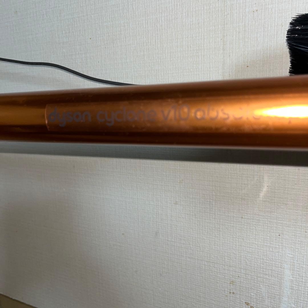 送料込 美品Dyson V10 コードレスクリーナー 充電器　ホルダー　ノズル