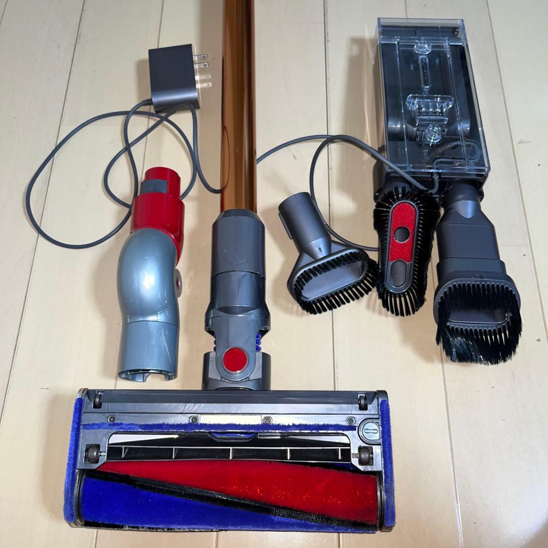 送料込 美品Dyson V10 コードレスクリーナー 充電器　ホルダー　ノズル