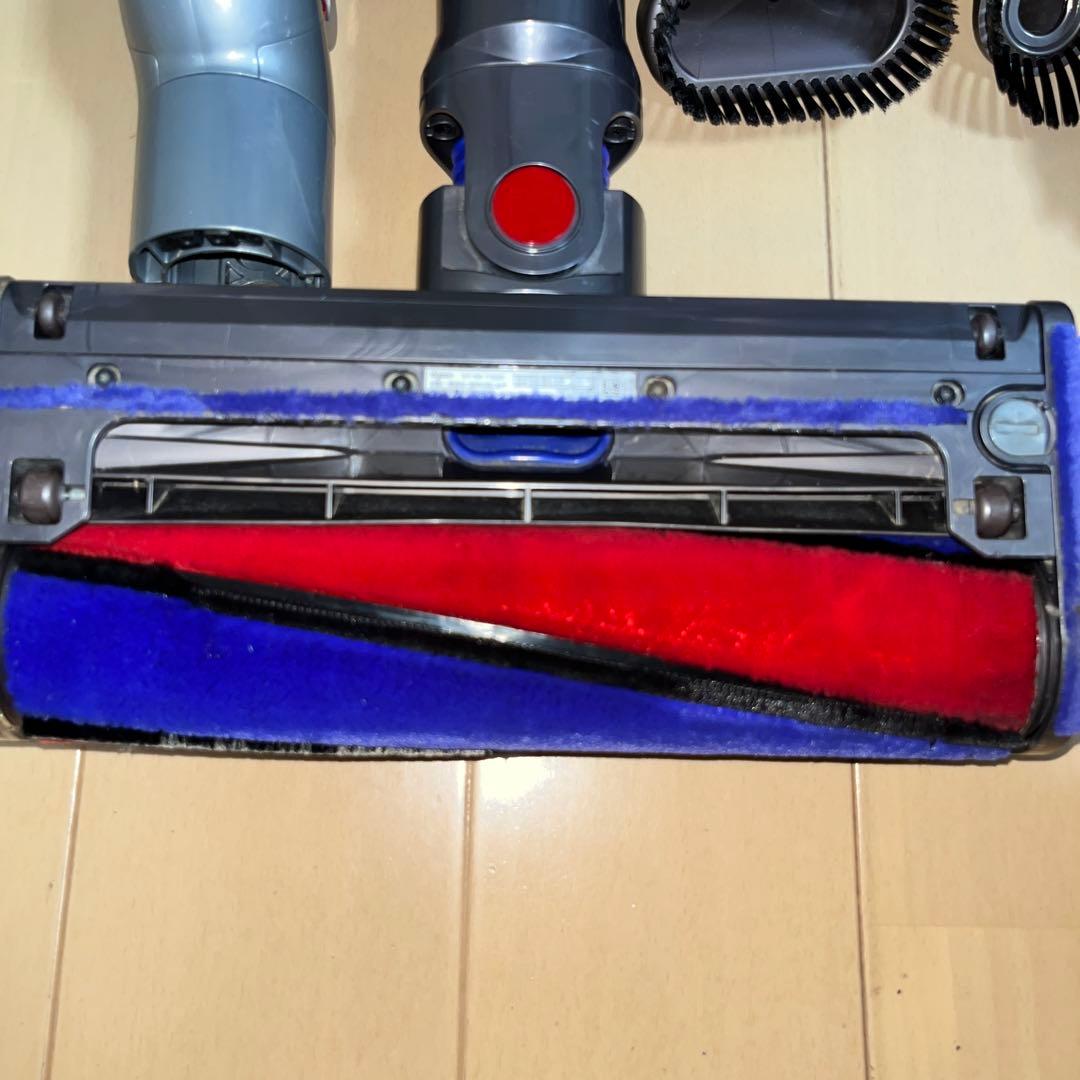 送料込 美品Dyson V10 コードレスクリーナー 充電器　ホルダー　ノズル