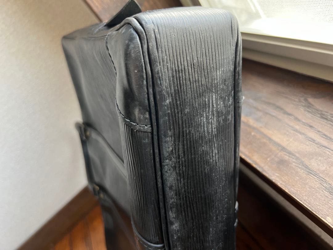 Louis Vuitton エピポルト　エピレザー ビジネスバッグ ブラック