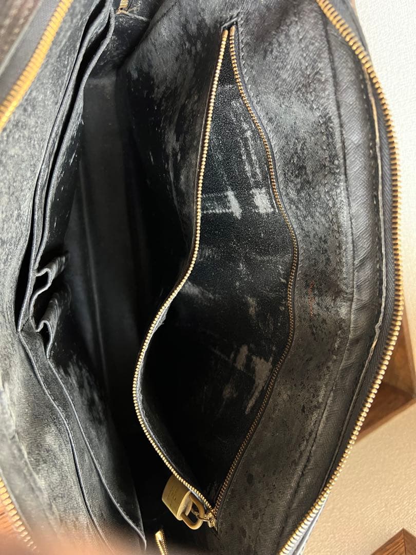 Louis Vuitton エピポルト　エピレザー ビジネスバッグ ブラック