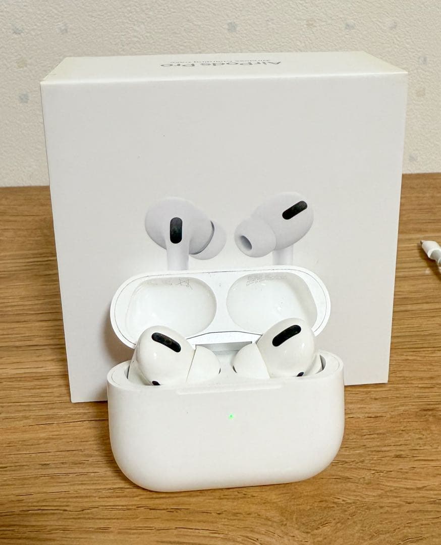 【美品】Apple AirPods Pro ワイヤレスイヤホン　正規品