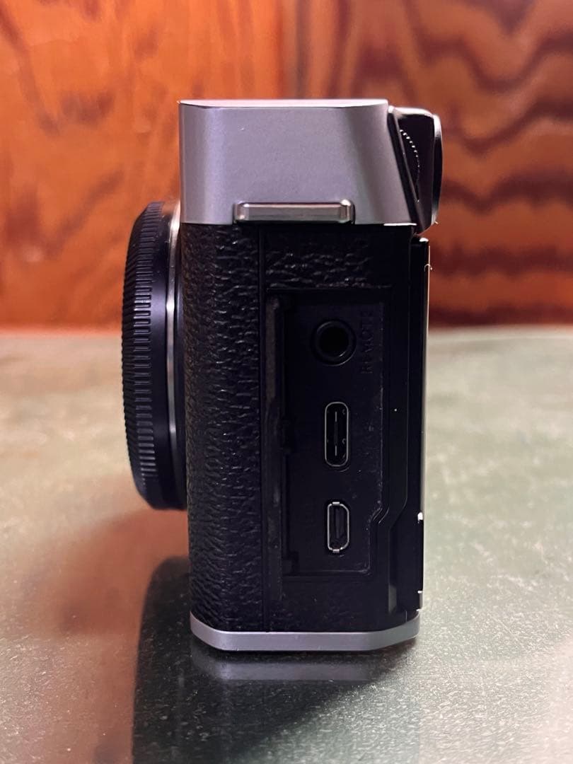 【値下げ中】Fujifilm X-E4 ミラーレスカメラ ボディ シルバー