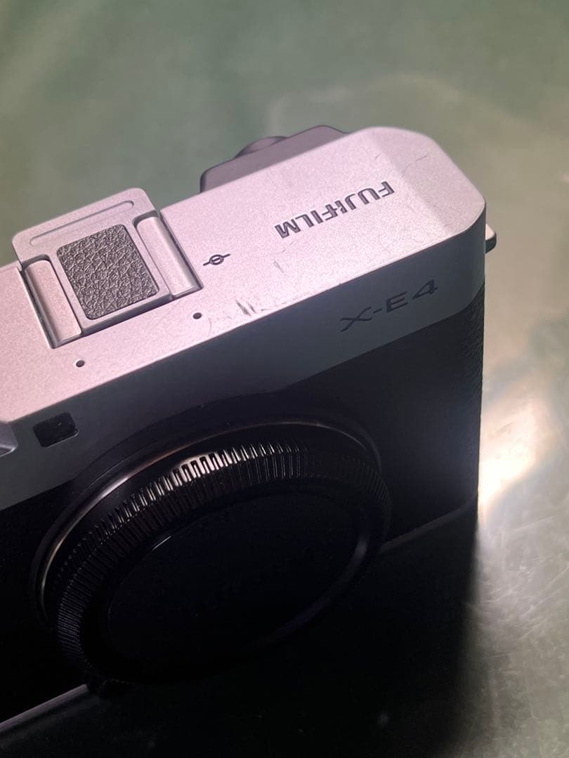 【値下げ中】Fujifilm X-E4 ミラーレスカメラ ボディ シルバー