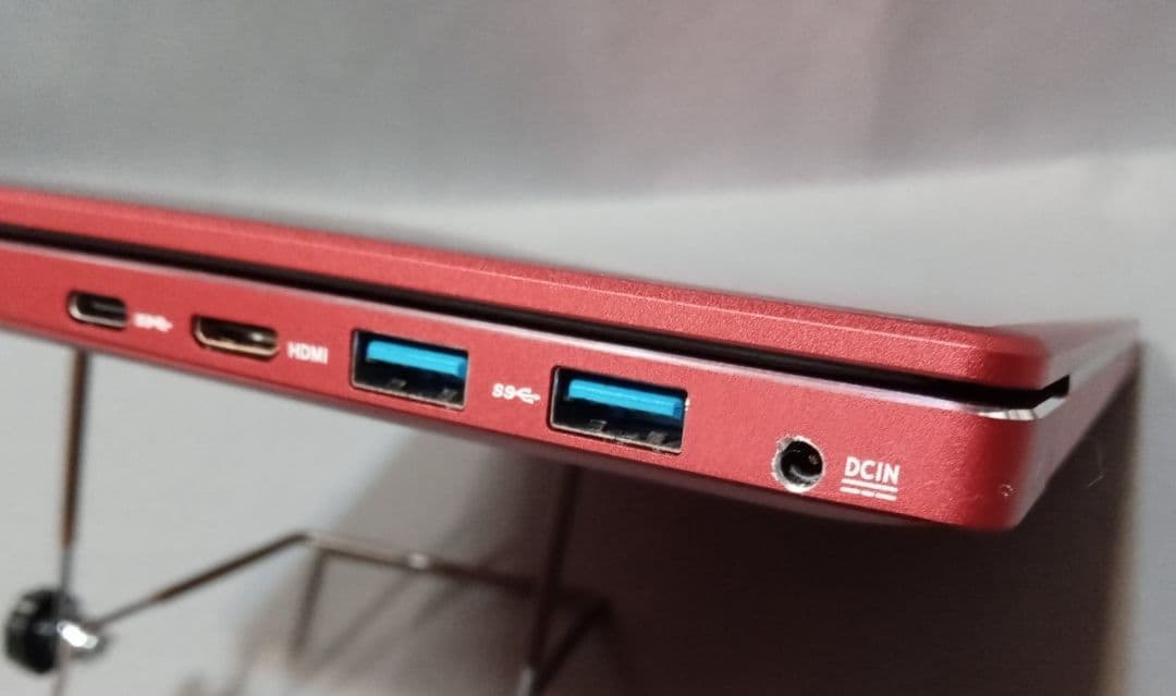 14インチ IPS メモリ4G SSD256G Windows10 ノートPC