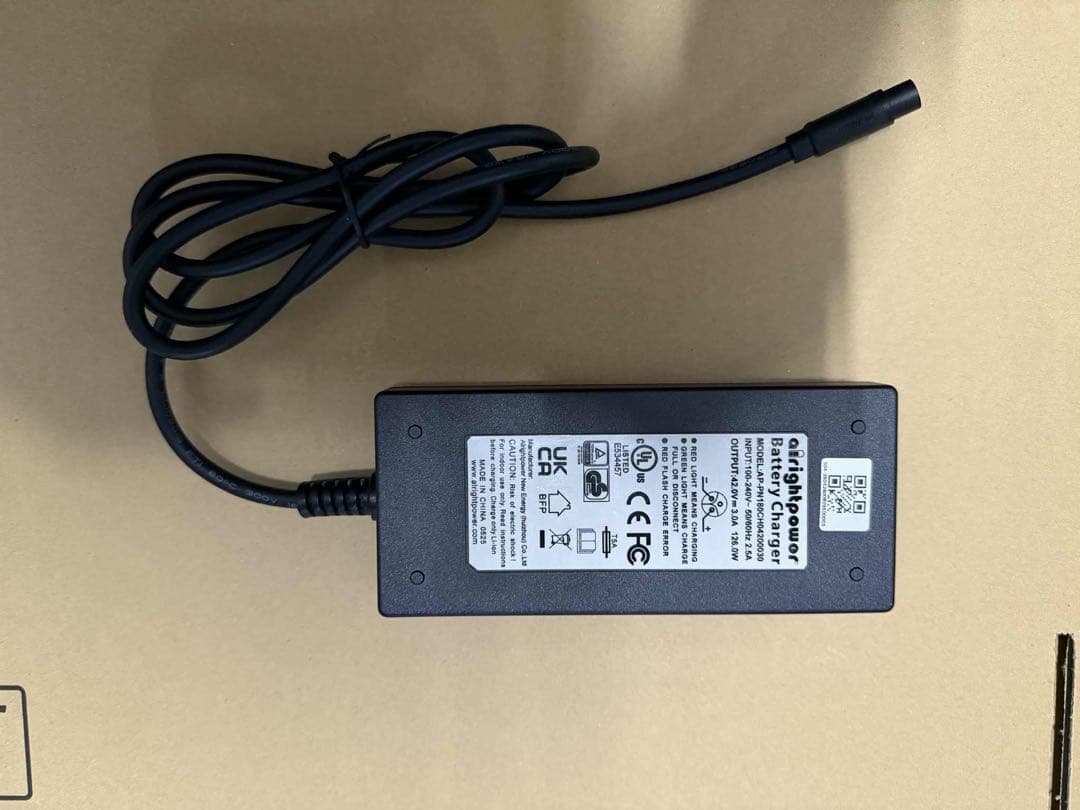 MATE city の充電器