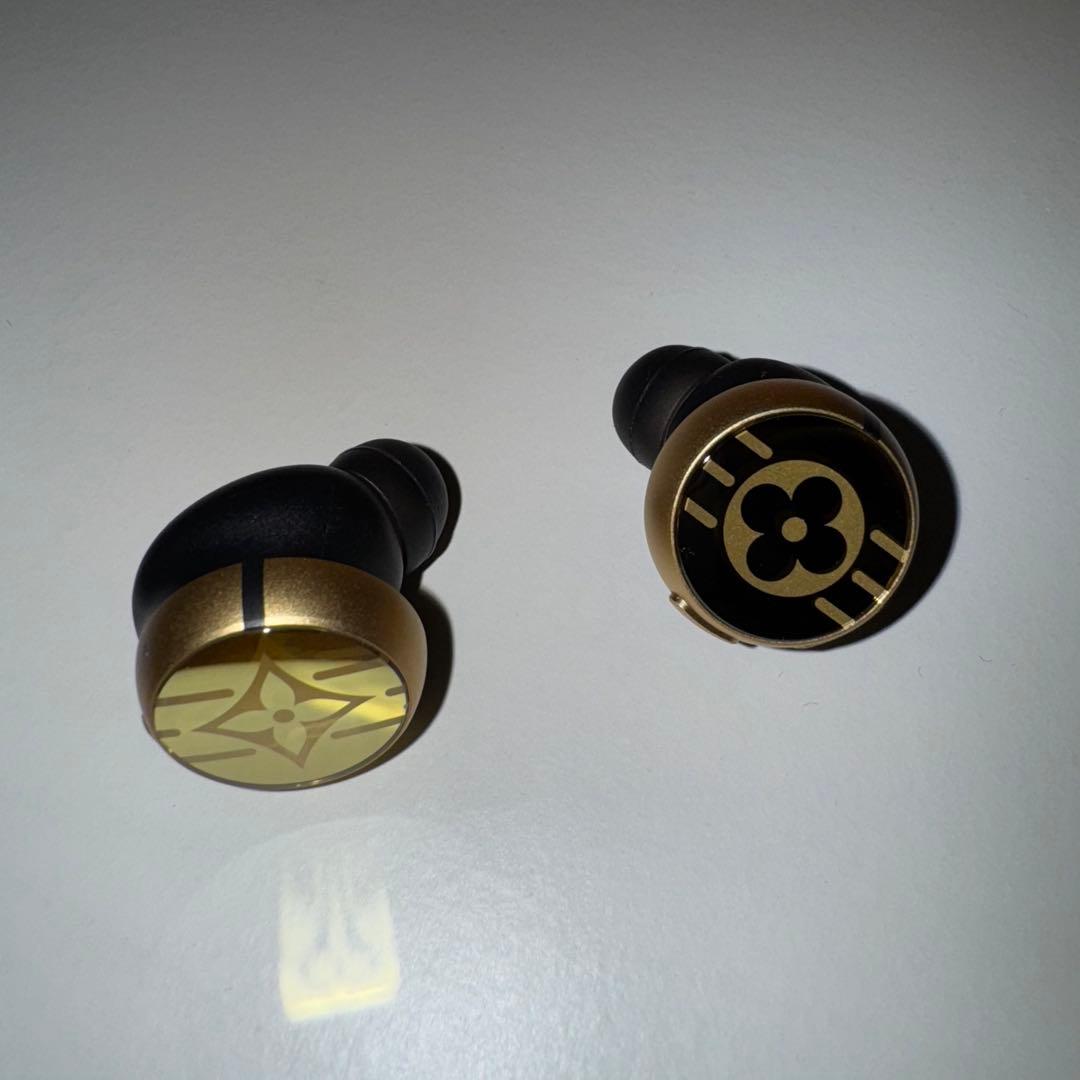 ルイヴィトン　ホライゾンライト・アップイヤホン　ゴールド　QAB220