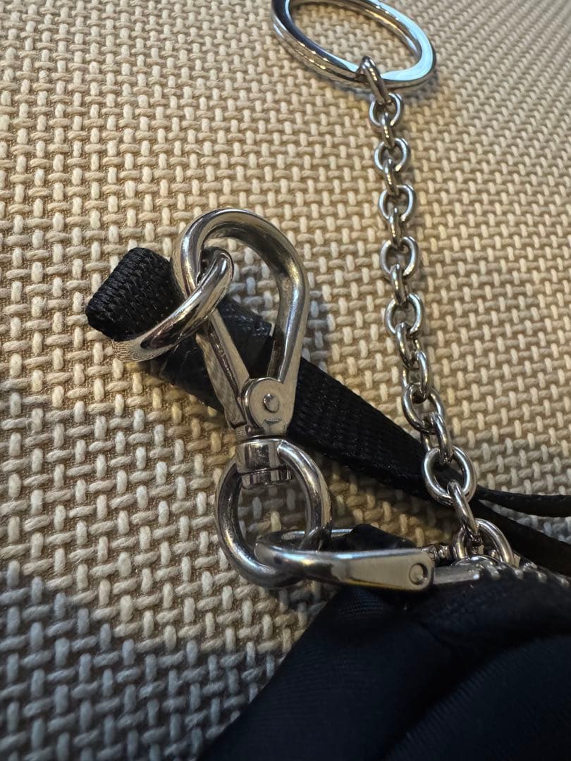 PRADA トライアングルポーチ　ブラック