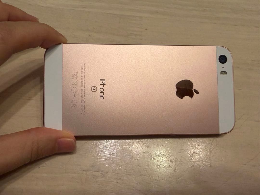 Apple iPhone SE初代　128GB 美品　SIMフリー ケーブル付