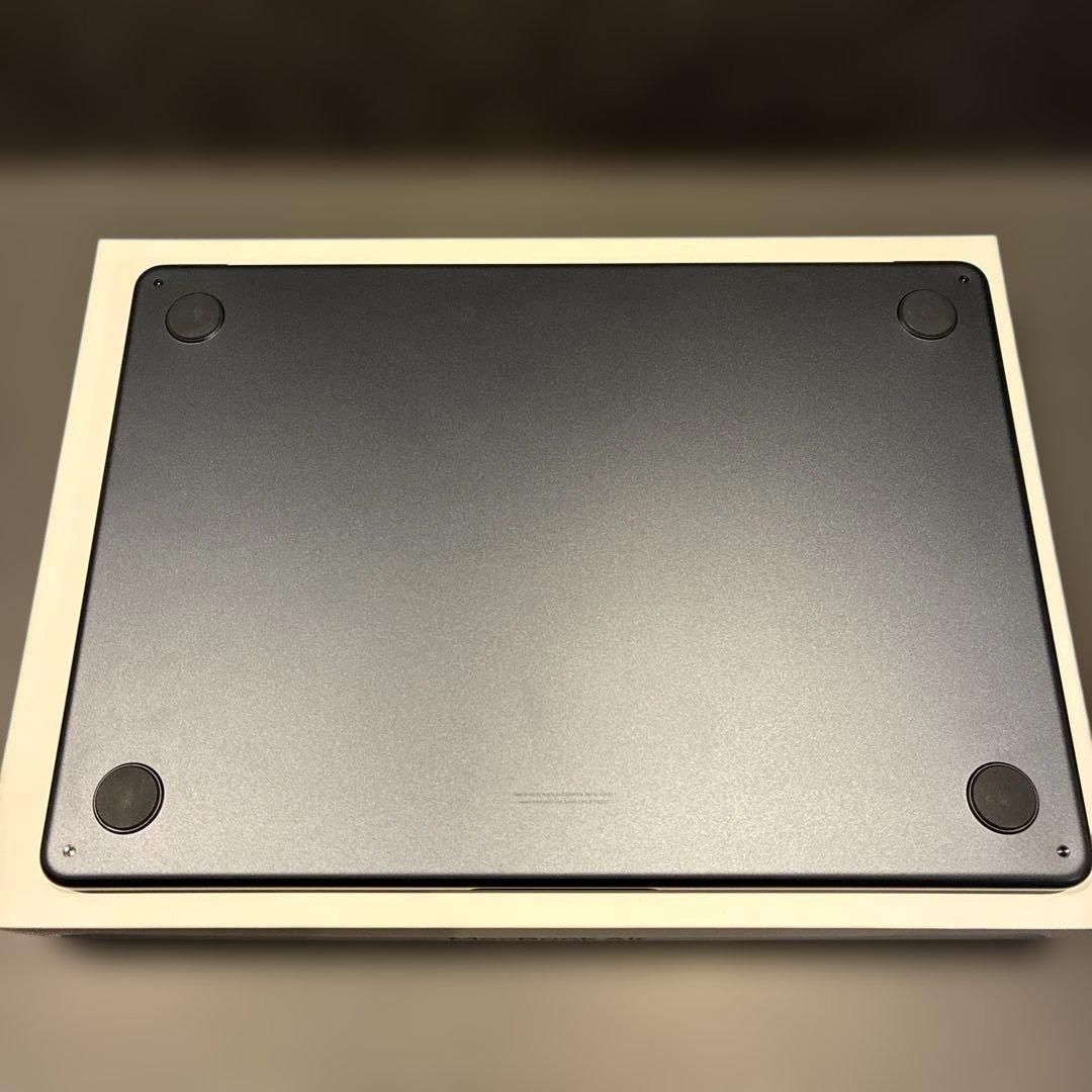 MacBook Air M2 13.6インチ 16GB / 256GB SSD